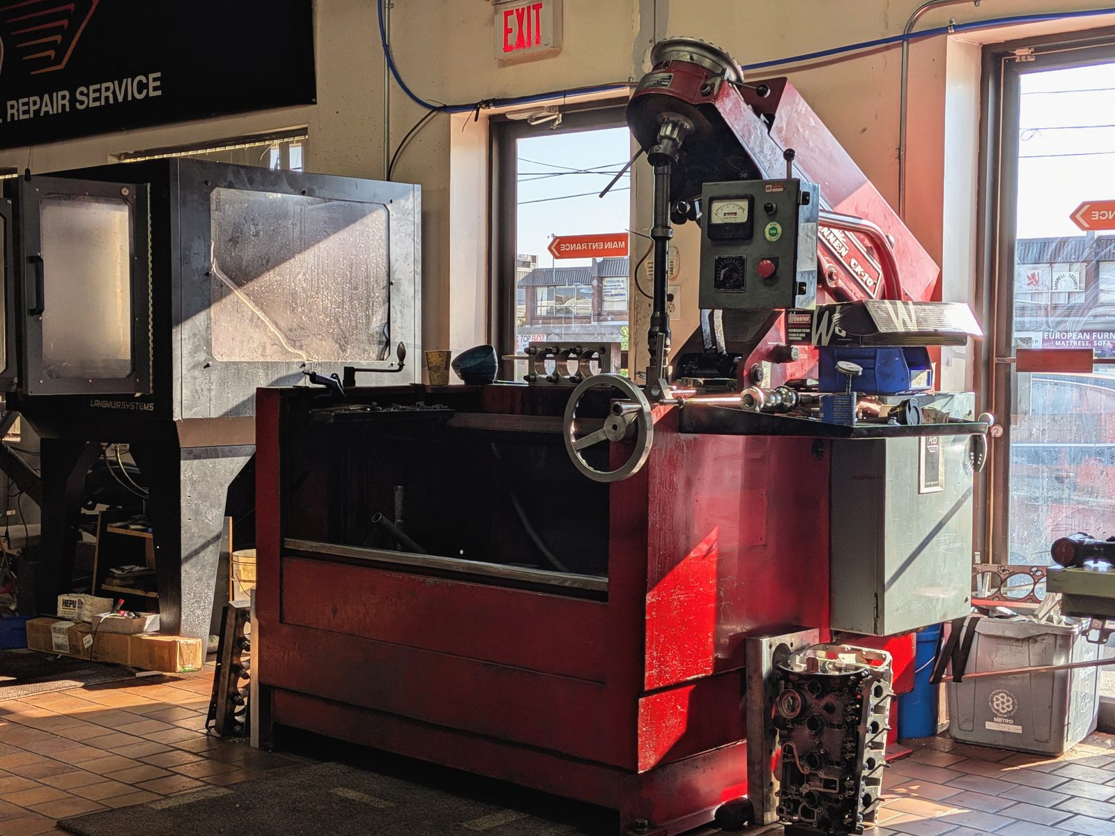 Honing machine at the TSH Auto machine shop